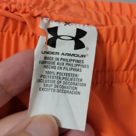 Under Armour Loose shorts heatgear Size: girls Youth medium - Picture 2 of 4